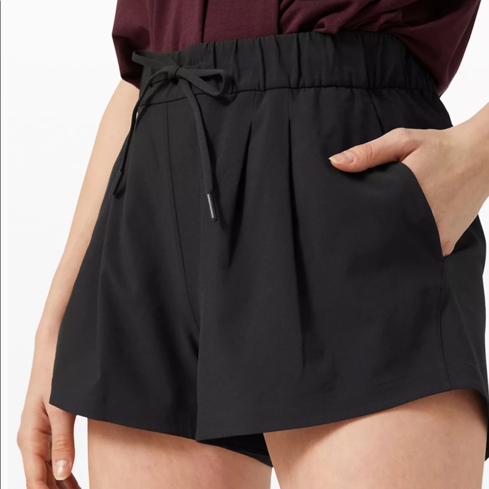 Lululemon Stroll at Sundown 3” Shorts Black✨✨✨